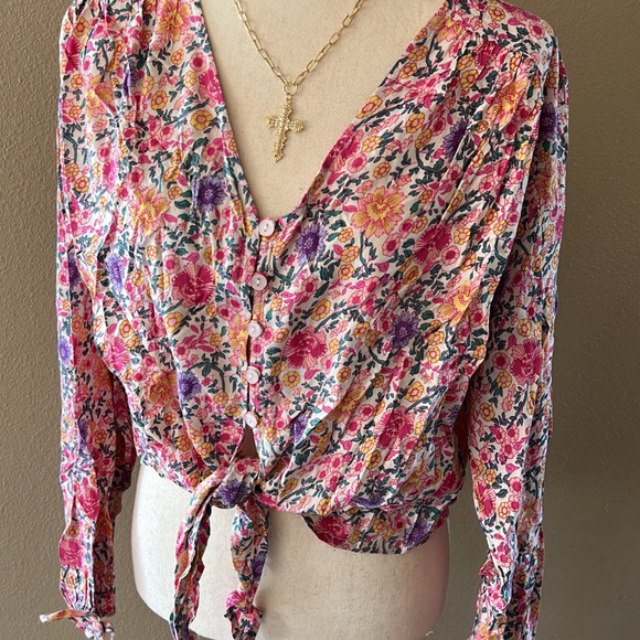 Floral print button down tie bottom blouse - Picture 6 of 6